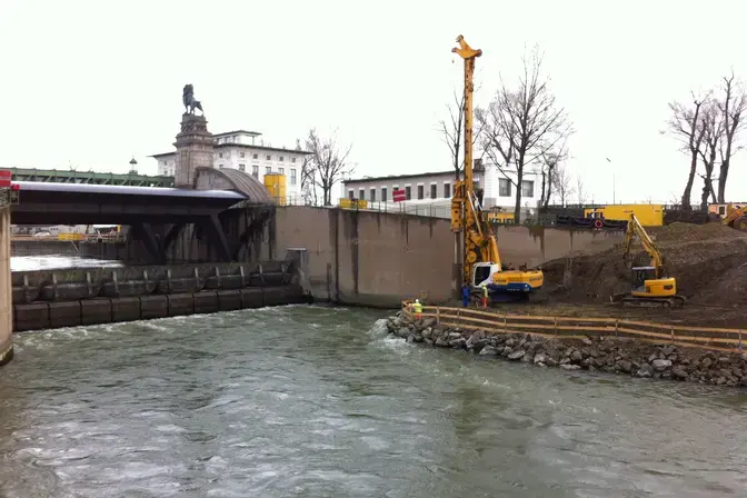Soilcretearbeiten bei der Fischaufstiegshilfe Nußdorf