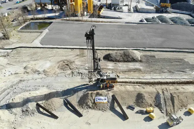 Keller Grundbau bei der Errichtung der Deponie Siggerwiesen mit DSM (deep soil mixing)
