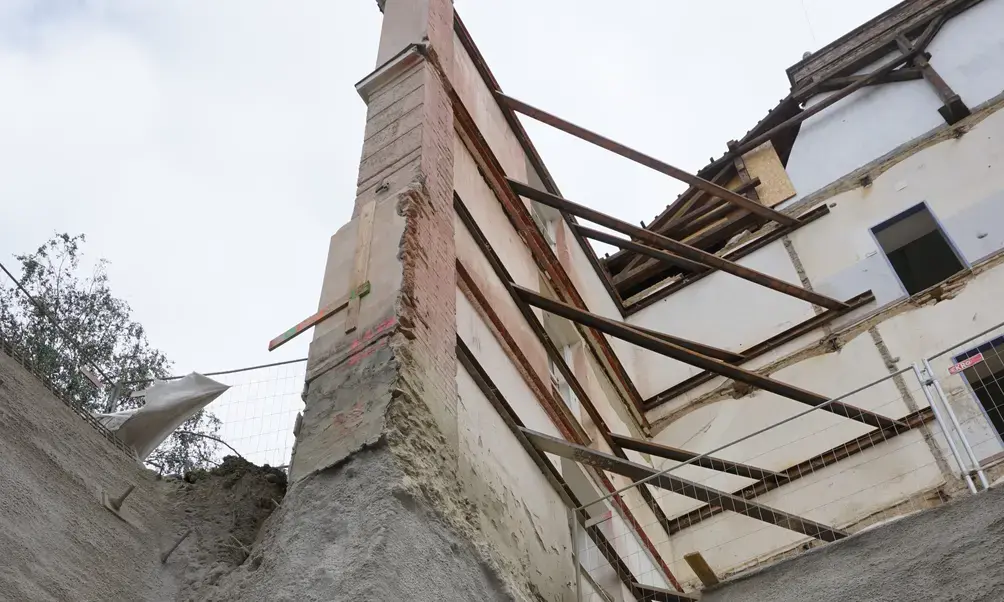 Keller führt Arbeiten zur Bestandssicherungen aus