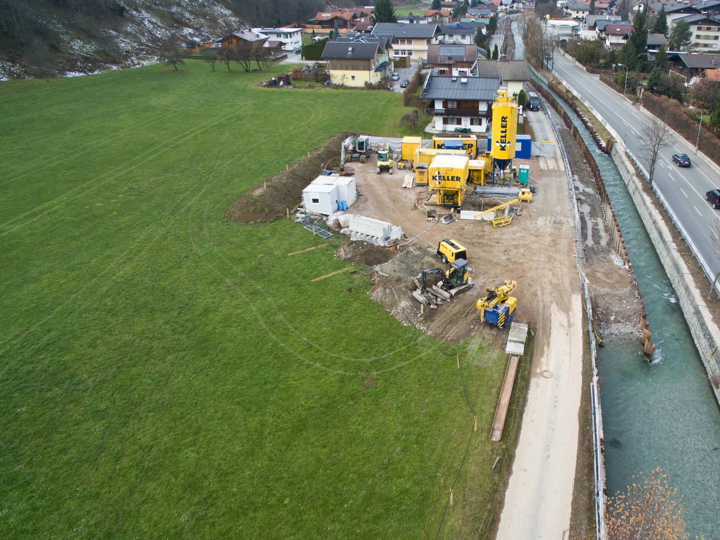 Keller bei der Durchführung von Hochwasserschutzmaßnahmen